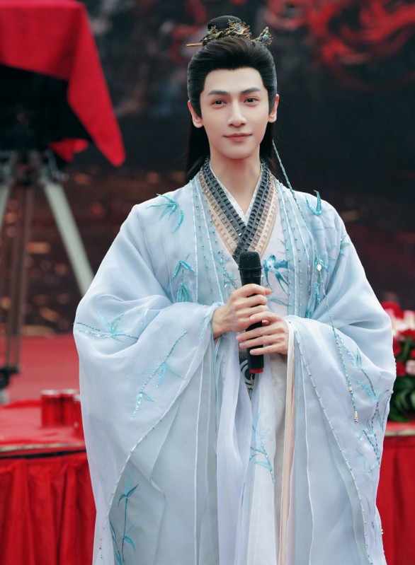 内娱这四位狐狸塑的明星：用气质演活灵动与智慧，男女各有韵味！