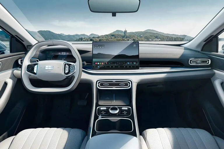 年轻人的第一辆「AMG」，吉利7.98万起的新车给我看麻了