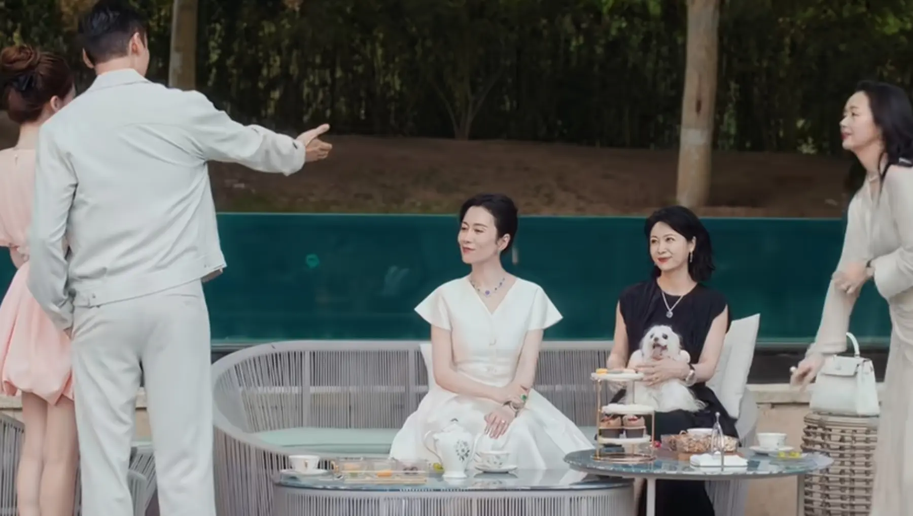 《许我耀眼》结局，原来，这才是沈皓明帮许妍打掩护的真相