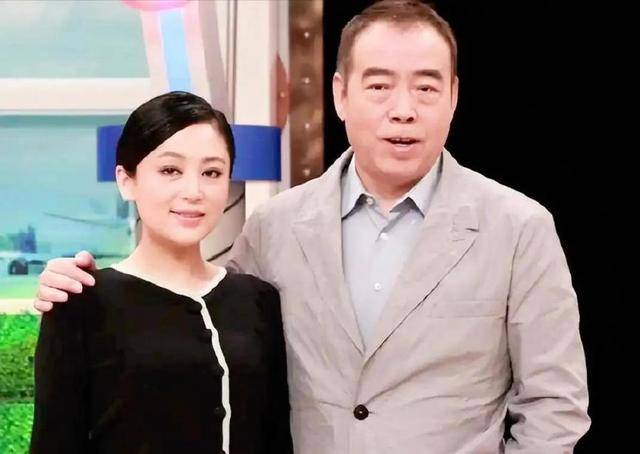 志愿军3首映：73岁陈凯歌老态龙钟，56岁陈红貌美如花，差距真大