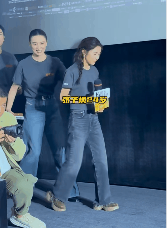 志愿军3首映：73岁陈凯歌老态龙钟，56岁陈红貌美如花，差距真大