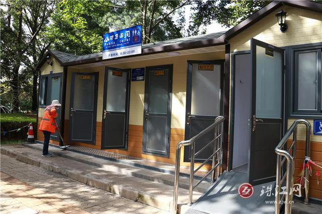 沾益区环卫处：小花园移动公厕“上岗”保障市民如厕需求