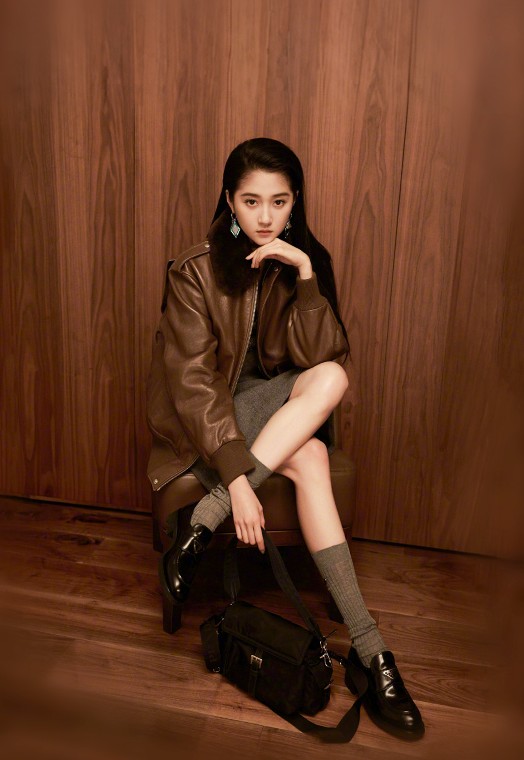 被关晓彤美到！原来袜子选对了，整套造型直接封神