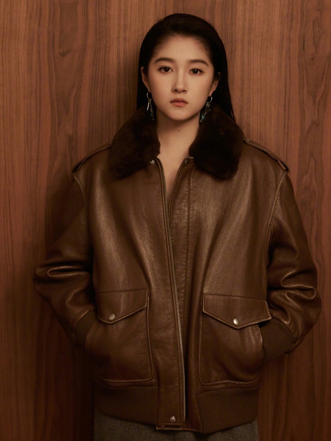 被关晓彤美到！原来袜子选对了，整套造型直接封神