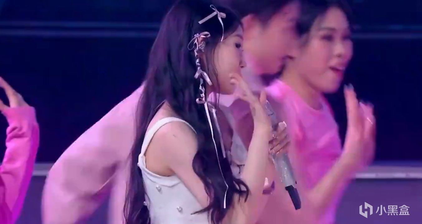 沈佳润出场小沈阳被抬走！长江后浪推前浪，父女俩同台真欢乐