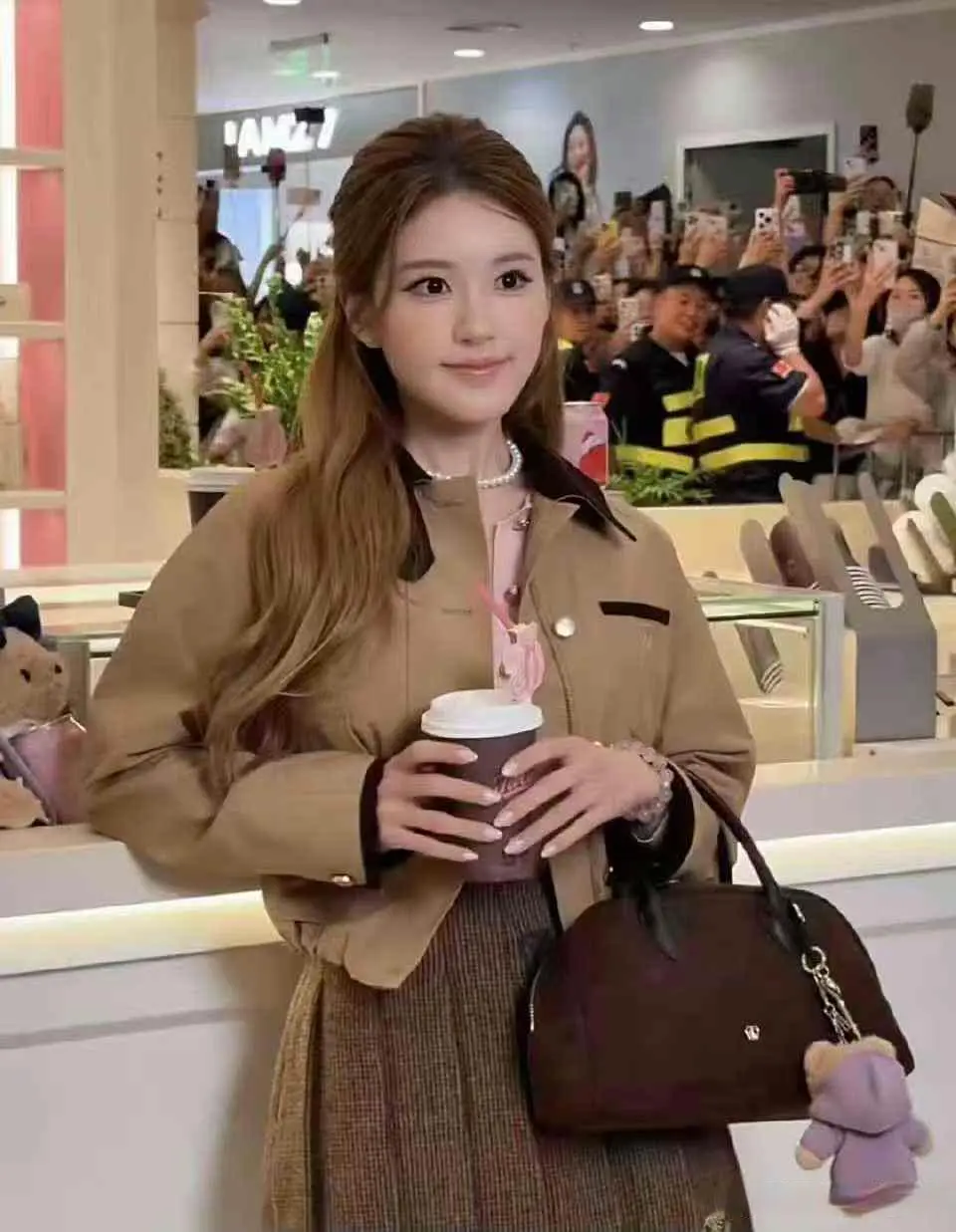 女演员千万别减肥，《许你耀眼》27岁赵露思与34岁王伊瑶站一起很明显