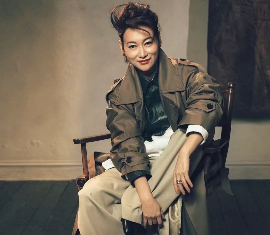 从街头乞讨到高奢代言！65 岁惠英红凭什么让 LOEWE 心动？