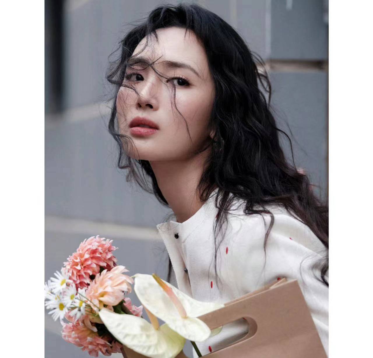 李鸿其王紫璇隐恋三年，携手走红毯正式官宣恋情