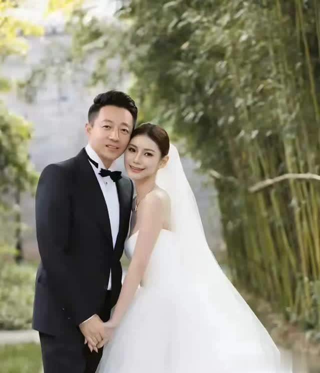 马筱梅晒小霖霖送的项链和手工，直言汪小菲都没给过