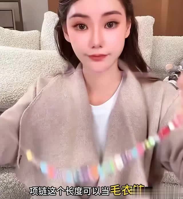 马筱梅晒小霖霖送的项链和手工，直言汪小菲都没给过