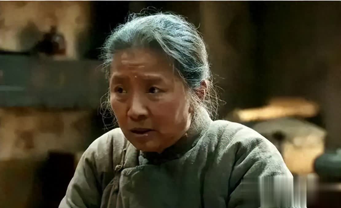 演完《生万物》又战国庆档《震耳欲聋》，66岁迟蓬期待值拉满