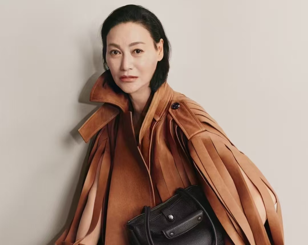 从街头乞讨到高奢代言！65 岁惠英红凭什么让 LOEWE 心动？