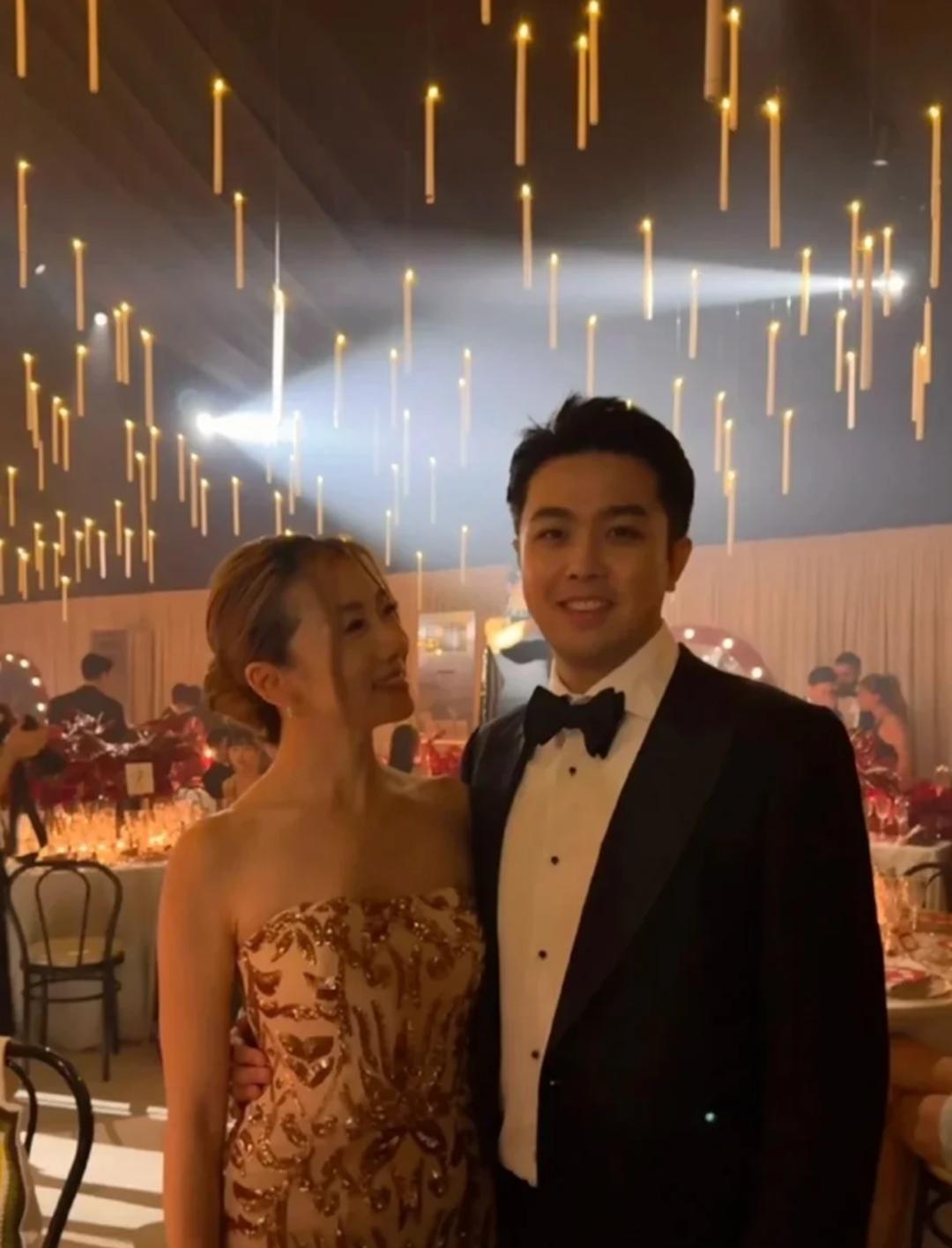 程晓玥美国逛街被偶遇，个子不高肤色还黑，真人看着很普通