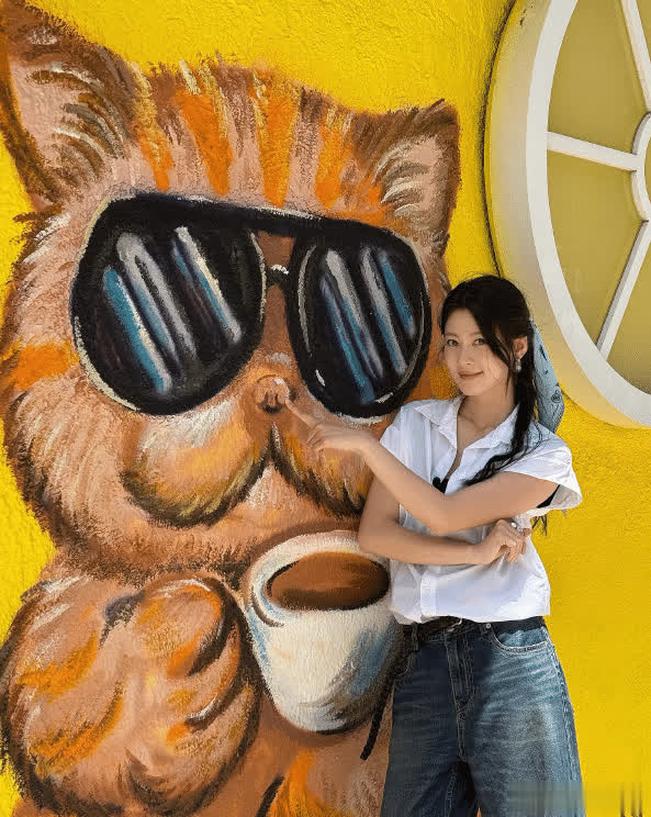 这是什么跨代神仙友谊？阿娇赵昭仪互教方言超默契，她们怎么认识的？