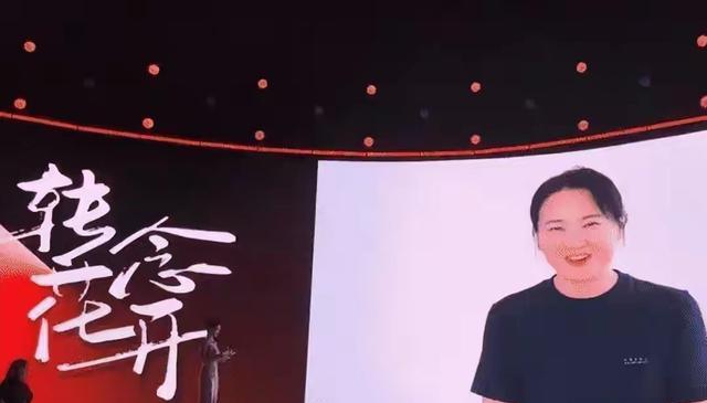 钱再多有什么用？赚了34亿后贾玲被“边缘化”，冯巩的用心白费了