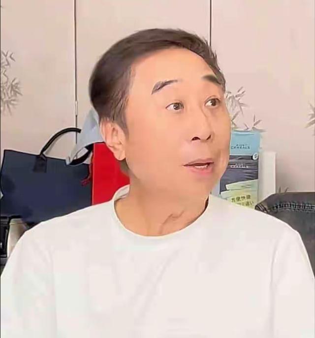 钱再多有什么用？赚了34亿后贾玲被“边缘化”，冯巩的用心白费了