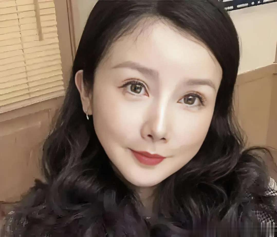 孙菲菲前夫称孩子非亲生，女方做鉴定并劝女孩勿未婚先孕