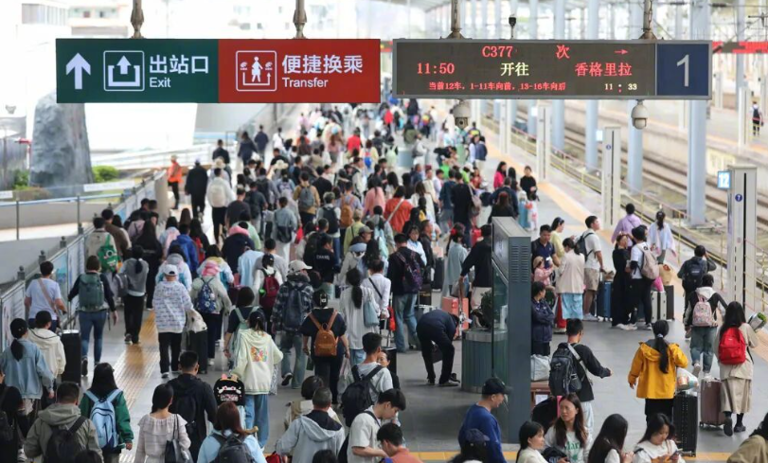 全国铁路10月11日起实行新的列车运行图