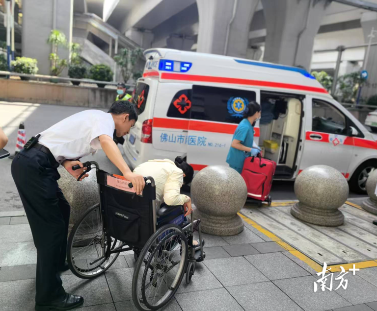 为生命让行！佛山西站列车临停3分钟，紧急救助患病旅客