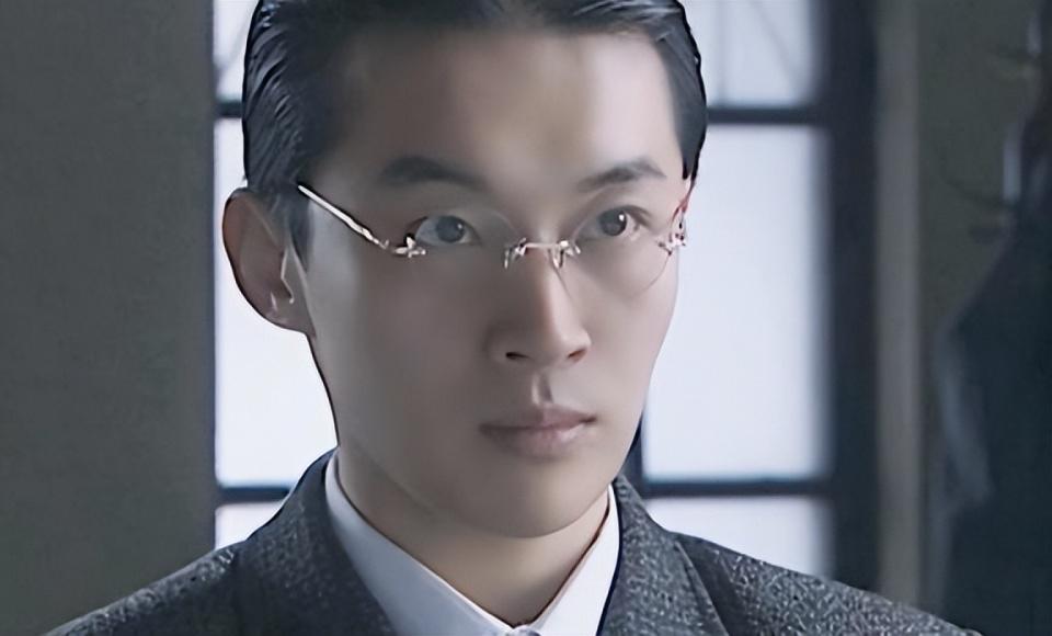 原来他们是夫妻，《沉默的荣耀》他中年大火，娶大学同学恩爱20年