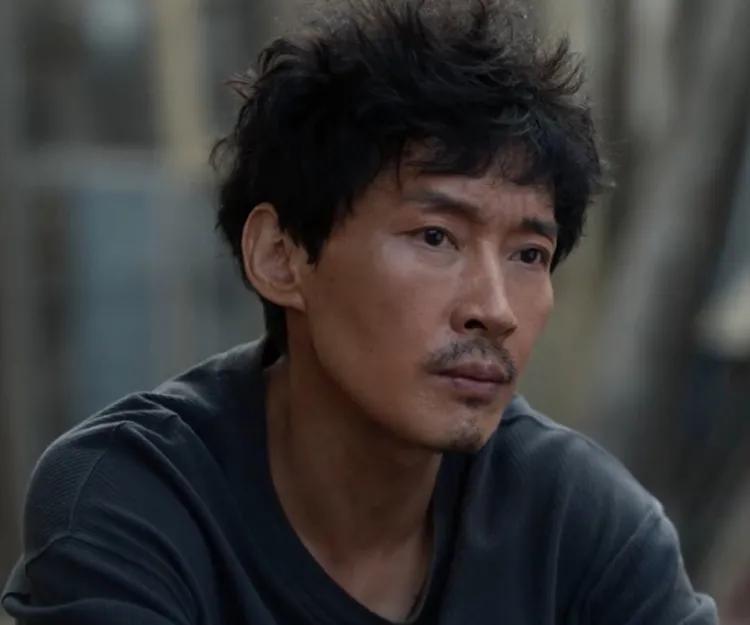 原来他们是夫妻，《沉默的荣耀》他中年大火，娶大学同学恩爱20年