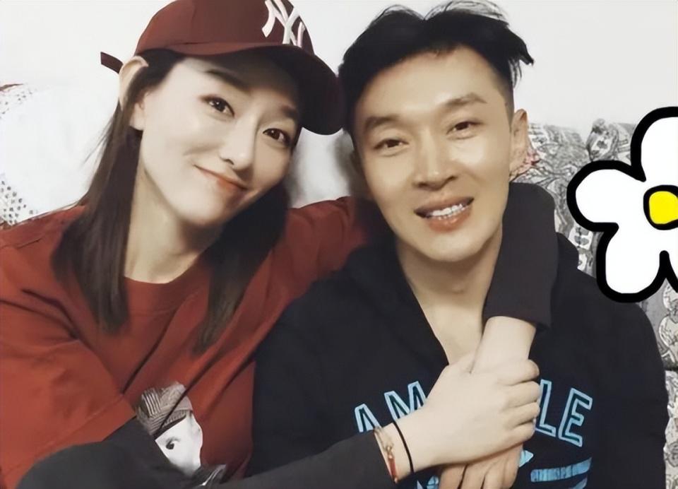 原来他们是夫妻，《沉默的荣耀》他中年大火，娶大学同学恩爱20年