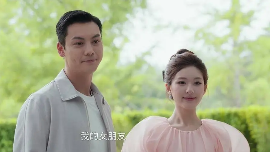 《许我耀眼》原著：直到许妍无法生育的真相曝光，才懂沈皓明为何劈腿决绝分手，迎娶方蕾
