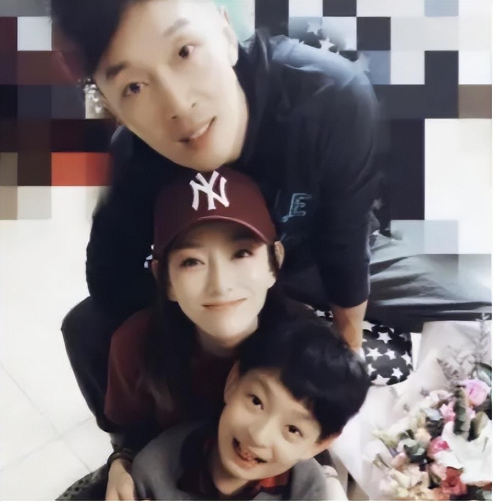 原来他们是夫妻，《沉默的荣耀》他中年大火，娶大学同学恩爱20年