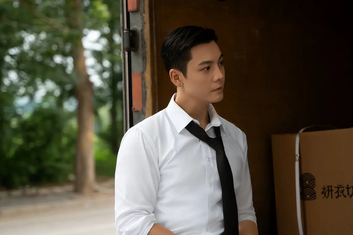 男演员身材多重要？《许我耀眼》陈伟霆和唐晓天同框，差别很明显