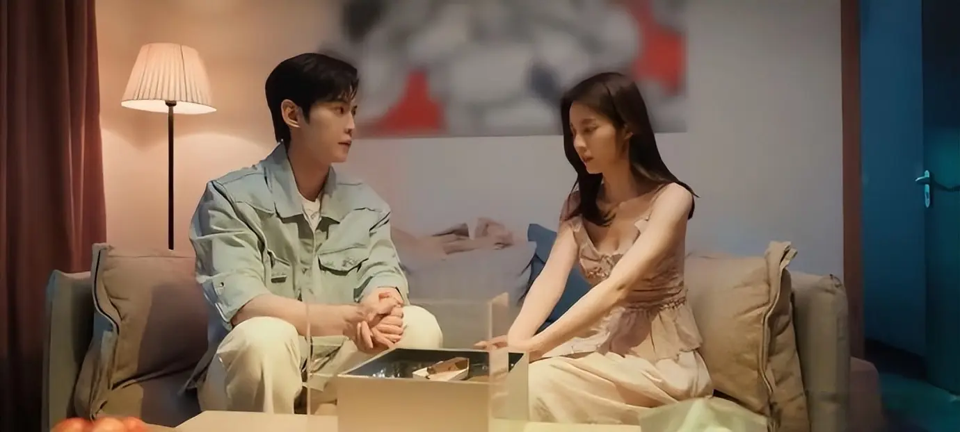 男演员身材多重要？《许我耀眼》陈伟霆和唐晓天同框，差别很明显