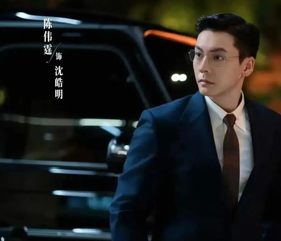 男演员身材多重要？《许我耀眼》陈伟霆和唐晓天同框，差别很明显