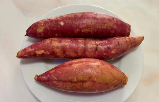 蒸红薯时，不要再直接蒸，教你几招，比烤的还好吃！软糯香甜流汁