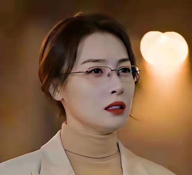 她明明比吴越漂亮，也比曾黎年轻，偏偏于和伟两次都没带动她