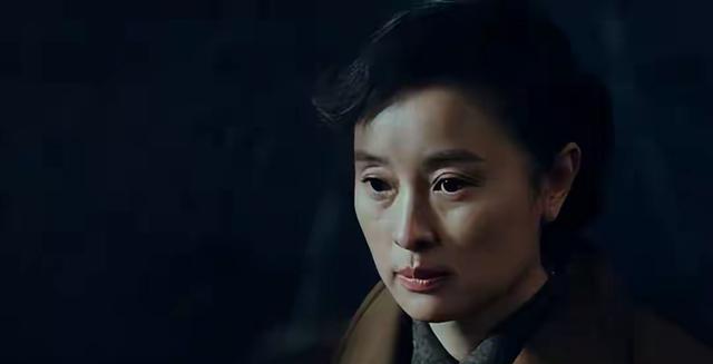 她明明比吴越漂亮，也比曾黎年轻，偏偏于和伟两次都没带动她