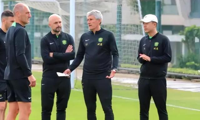 塞蒂恩早就被国安球员孤立，离别时球员集体沉默，仅一名球员送行