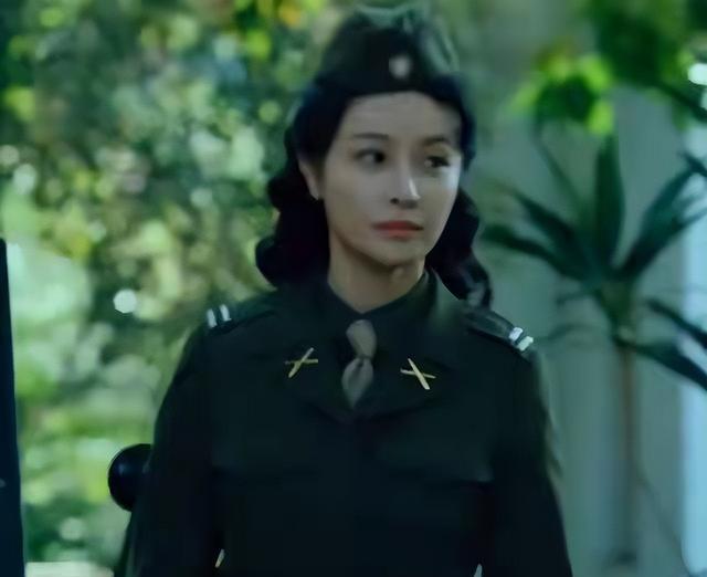 她明明比吴越漂亮，也比曾黎年轻，偏偏于和伟两次都没带动她