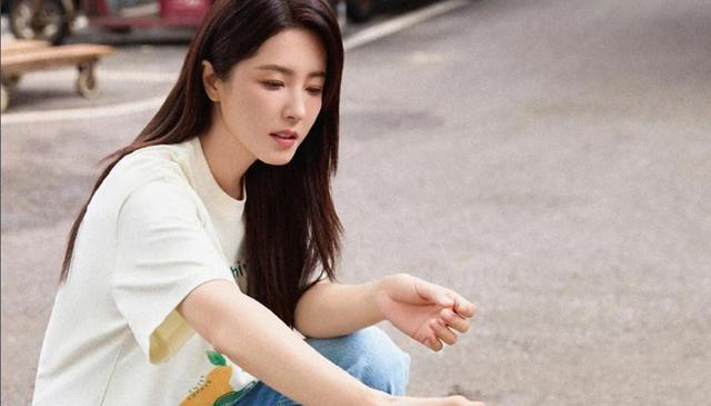 只涨年龄不涨演技！曾艳压梅婷的她，成央视《沉默的荣耀》戏混子