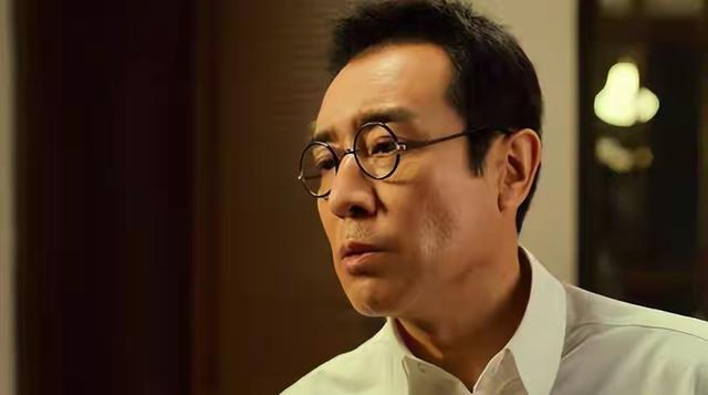 她明明比吴越漂亮，也比曾黎年轻，偏偏于和伟两次都没带动她