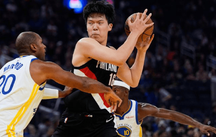 《半岛都市报》：在NBA级别的比赛，瀚森脚步偏慢&对抗一般