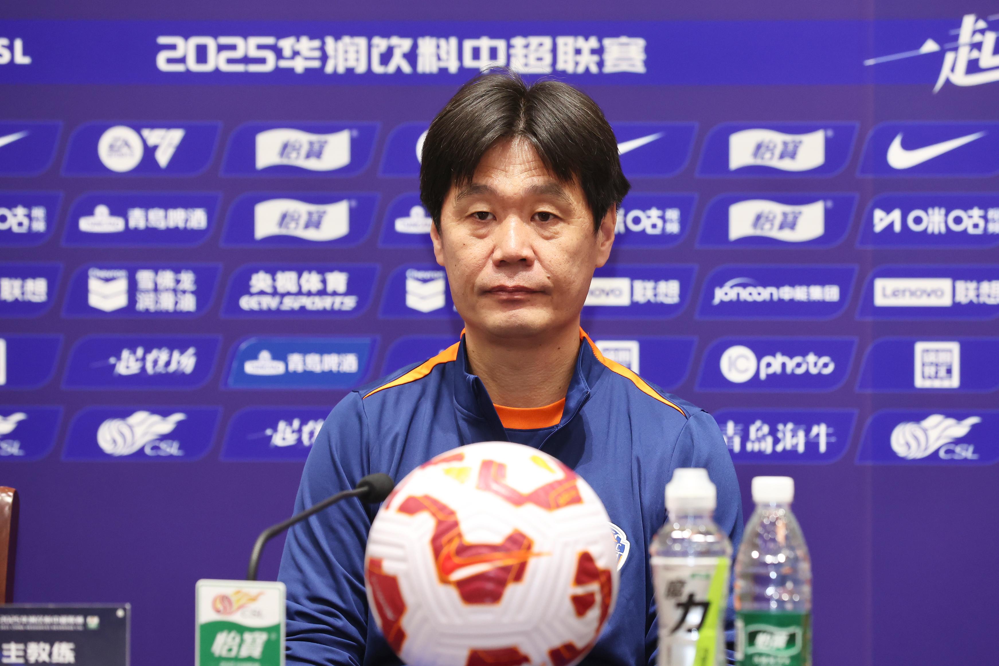 李霄鹏：球队目前士气不高压力较大，明天的比赛已没有退路