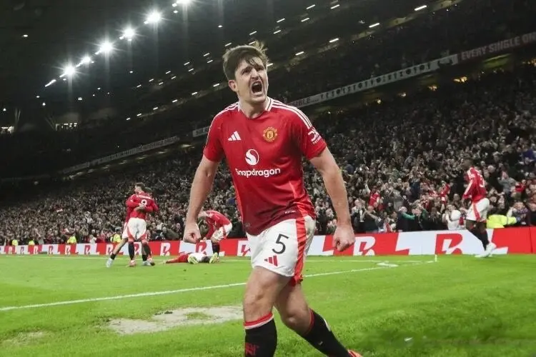 曼联重磅：压缩薪资支出，开启2老将续约谈判，大幅降薪+短期合同