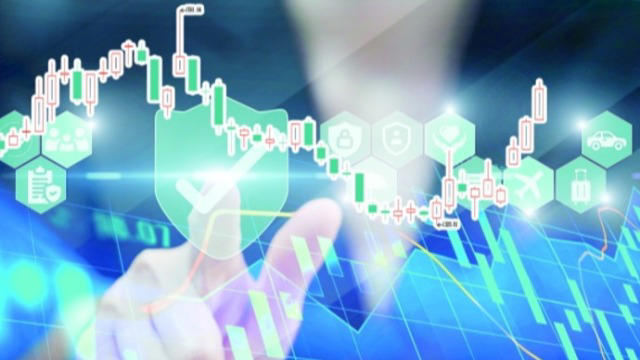 三大指数涨跌互现 保险与银行板块表现亮眼