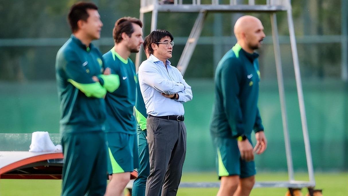 北京国安VS深圳新鹏城首发浮现：替补小门将坐镇，新帅重用灵魂老将，法比奥冲锋