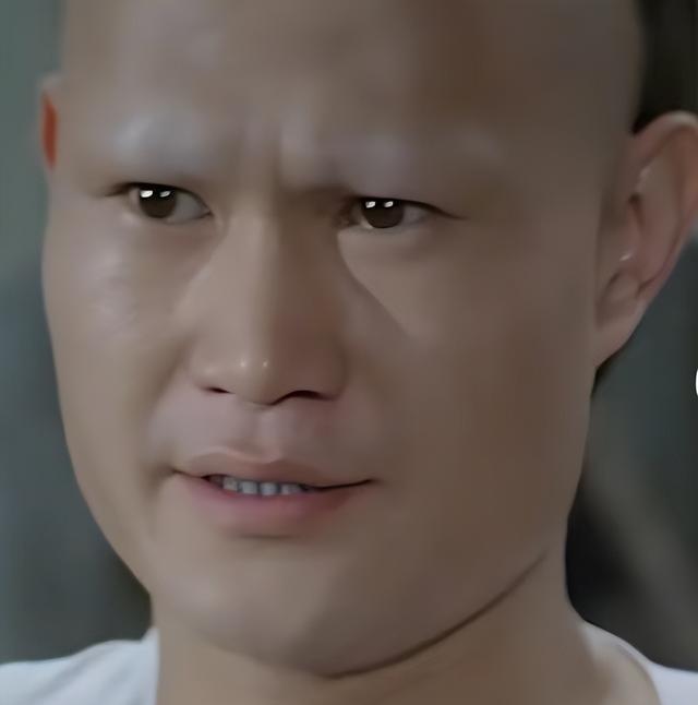 同门师兄弟“差距大”：成龙遭背刺，洪金宝却好评一片！
