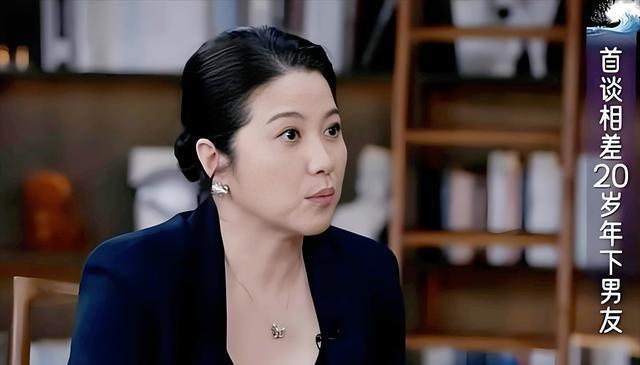 52岁颜丙燕公开男友，相差20岁，直言不好意思，曾被误认成母子