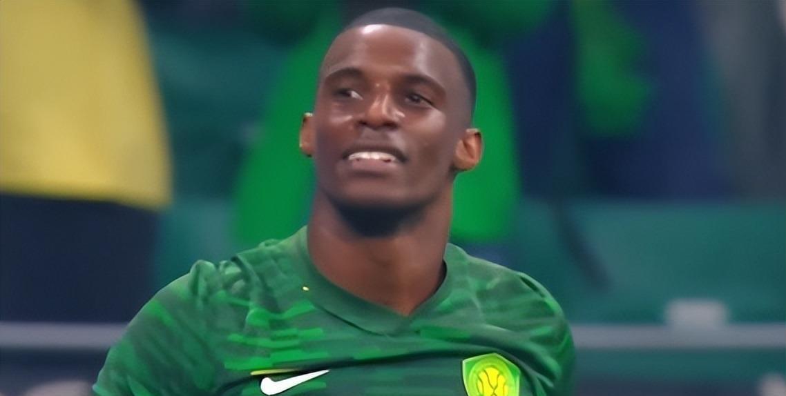 北京国安VS深圳新鹏城首发浮现：替补小门将坐镇，新帅重用灵魂老将，法比奥冲锋