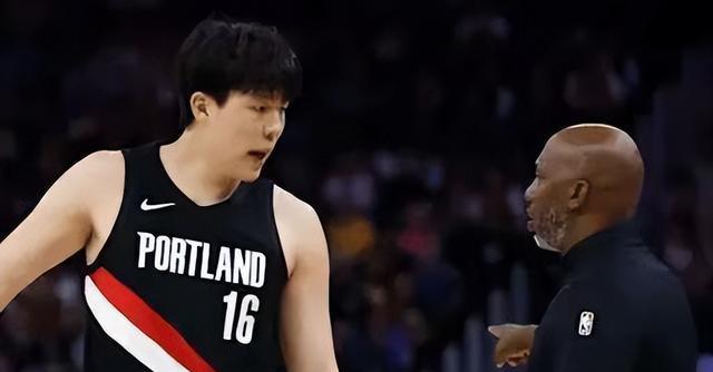 杨瀚森3分6犯，暴露短板也有亮点，凯斯勒14+10+8打崩开拓者内线