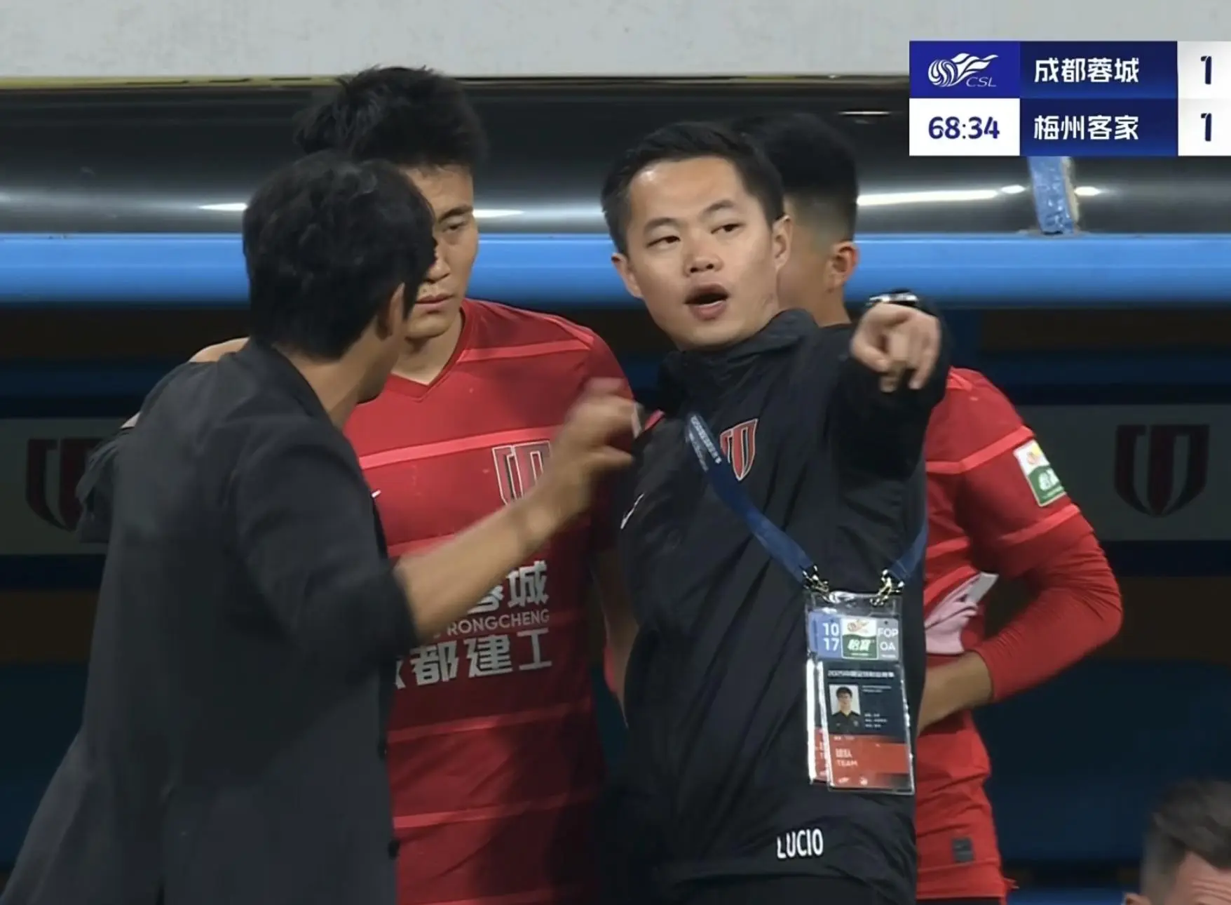 随着申花2-1逆转9人西海岸，蓉城3-1，海港4-3，中超冠军基本出炉