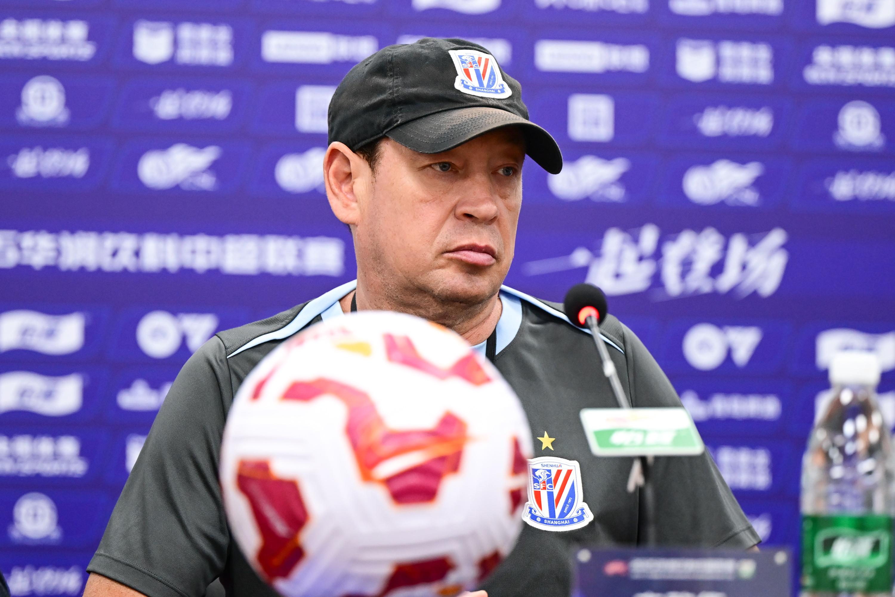 斯卢茨基：于汉超已具备首发条件，他和吴曦的表现无与伦比