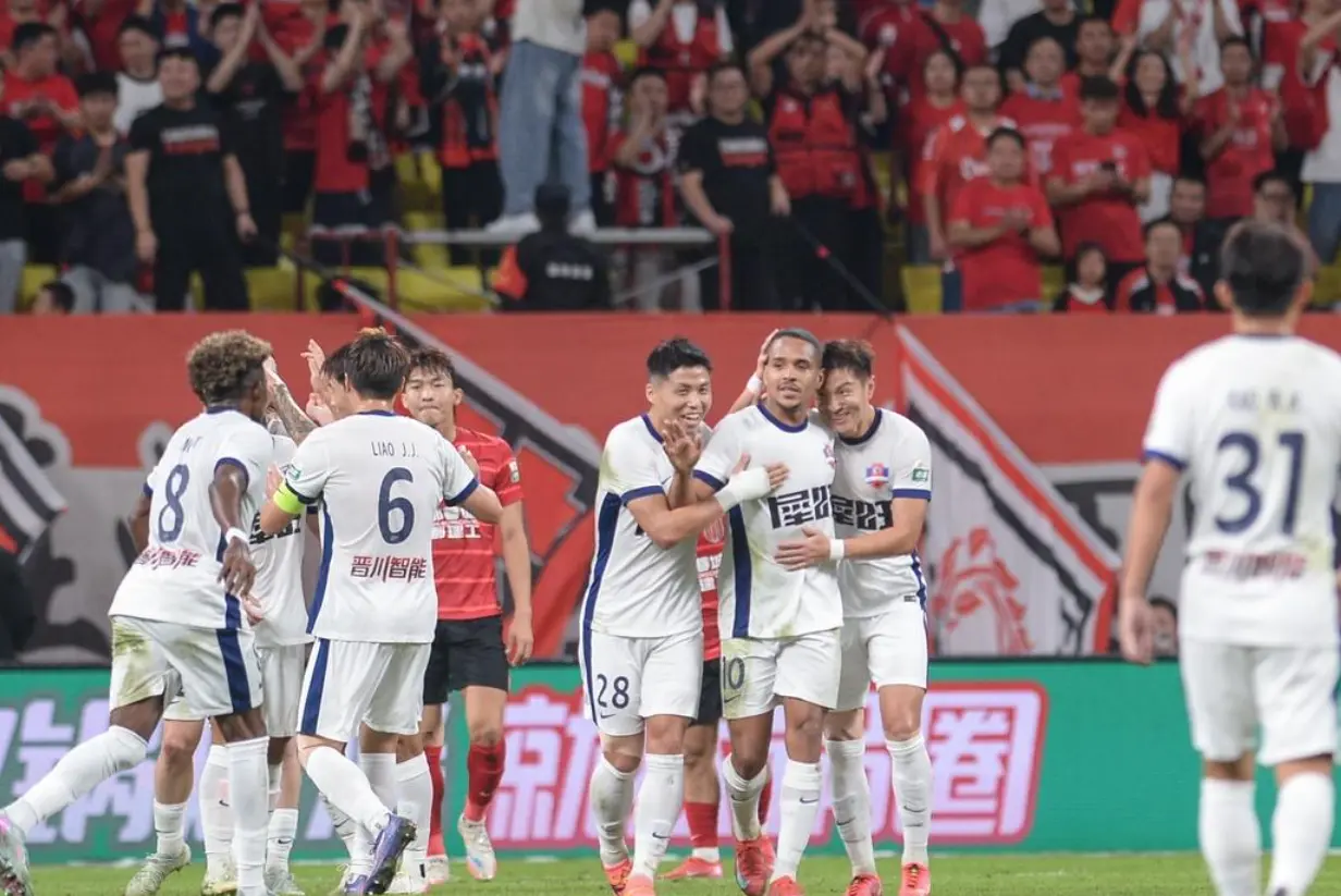 一场3-1，让中超争冠大乱，前2只差2分，成都蓉城紧追领头羊